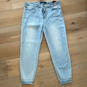 Liverpool The Crop Blue Skinny Jeans with Tapered Fit